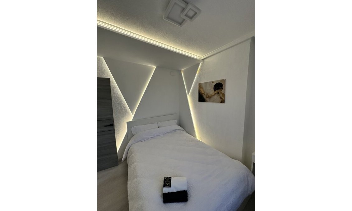 Segunda mano - Apartamento -
Torrevieja - Centro