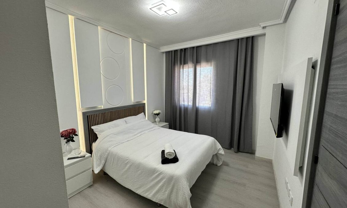 Segunda mano - Apartamento -
Torrevieja - Centro