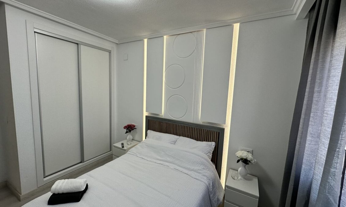 Segunda mano - Apartamento -
Torrevieja - Centro