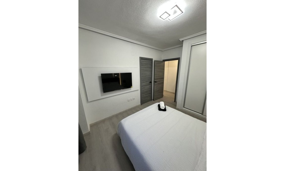 Segunda mano - Apartamento -
Torrevieja - Centro