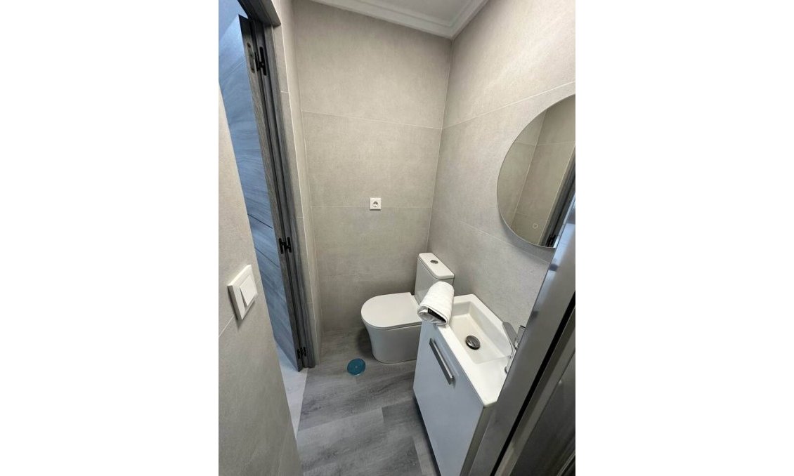 Segunda mano - Apartamento -
Torrevieja - Centro