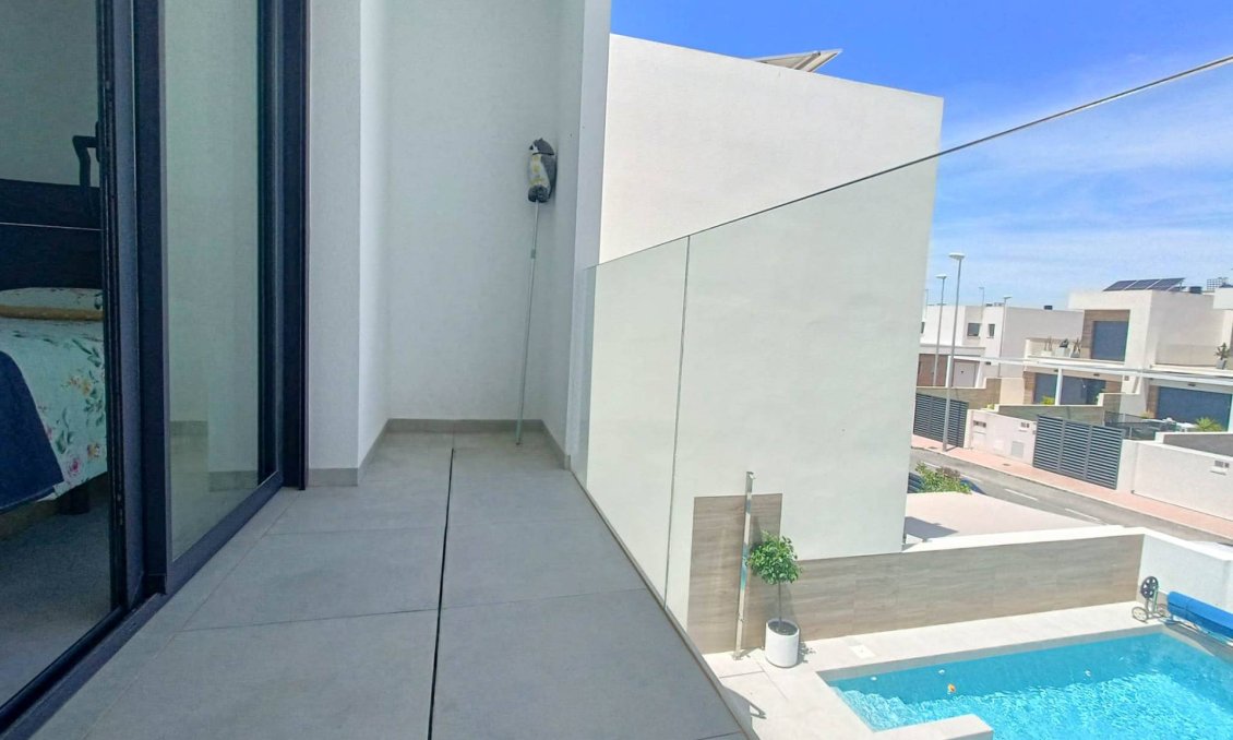 Resale - Villa -
Rojales - Inland