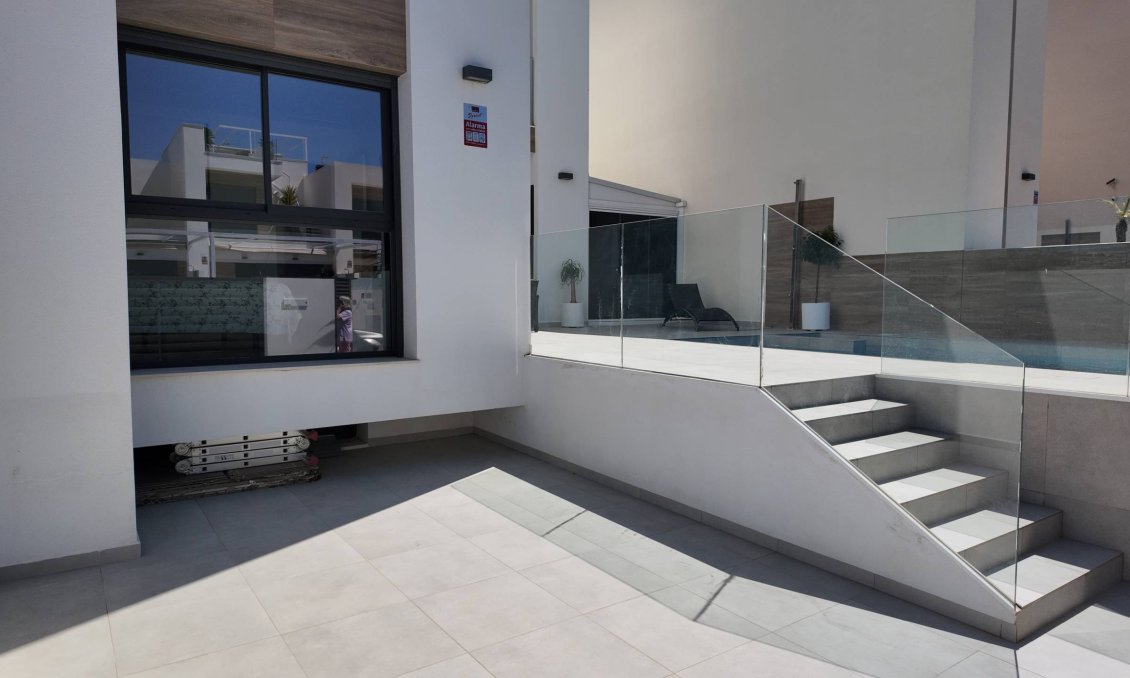 Resale - Villa -
Rojales - Inland