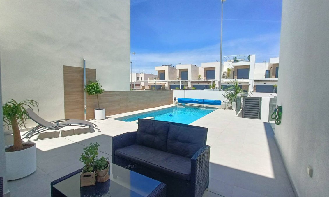 Resale - Villa -
Rojales - Inland