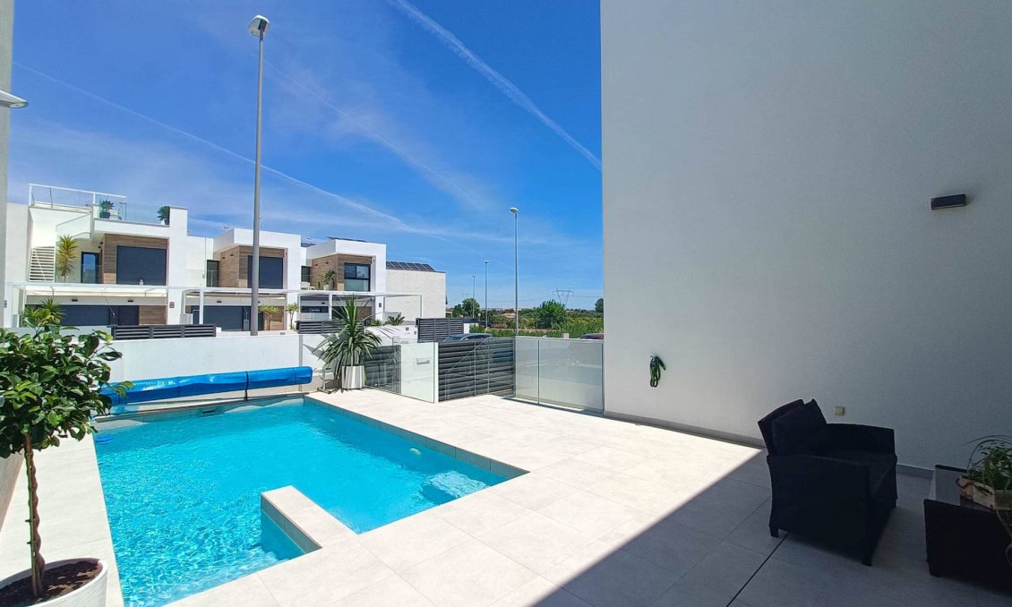 Resale - Villa -
Rojales - Inland