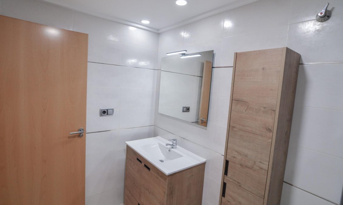 Használt Ingatlanok - Apartman -
Torrevieja - Playa del Cura