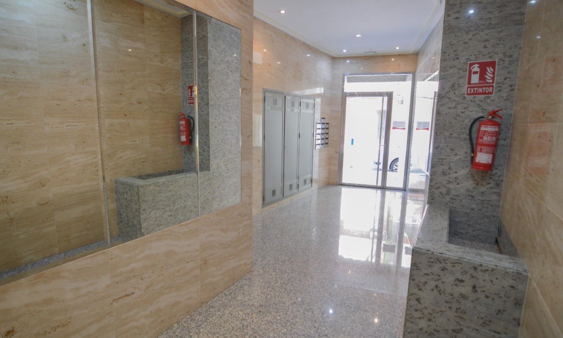 Használt Ingatlanok - Apartman -
Torrevieja - Playa del Cura