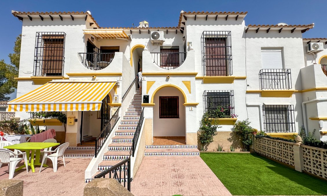 Resale - Bungalow -
San Miguel de Salinas - Inland