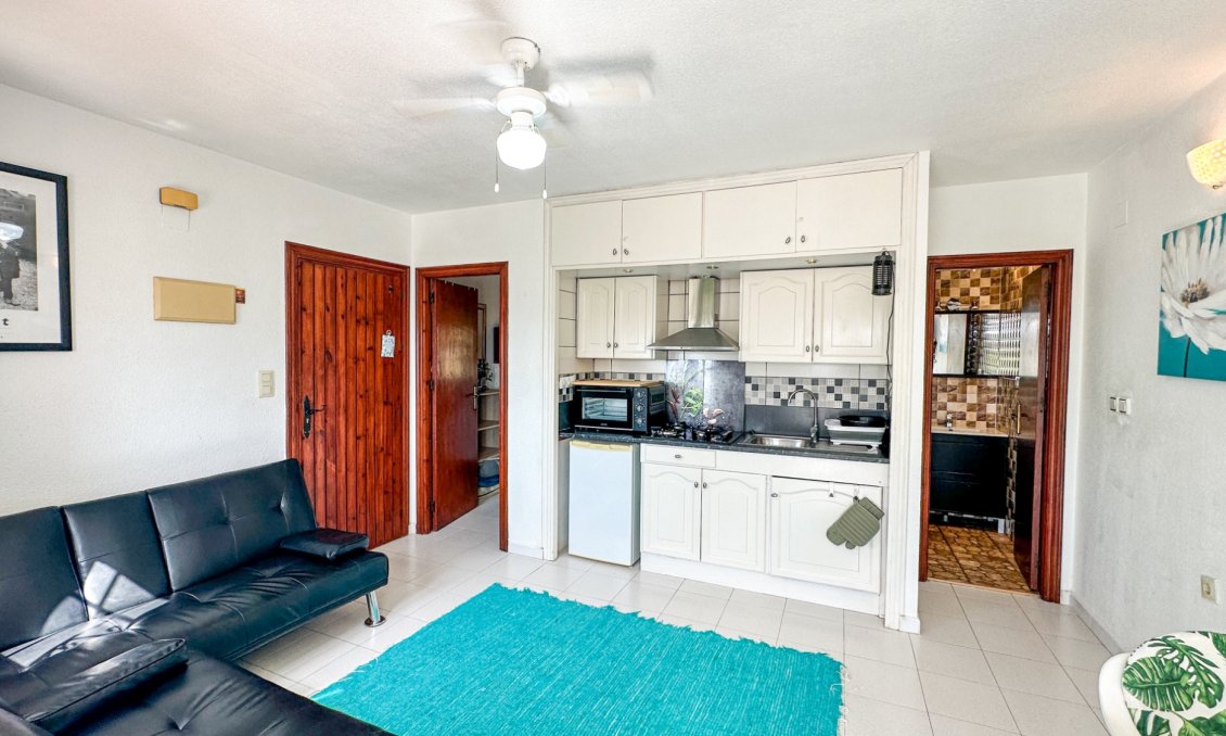 Resale - Bungalow -
San Miguel de Salinas - Inland