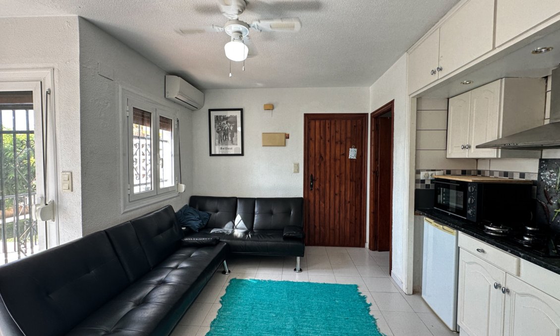 Resale - Bungalow -
San Miguel de Salinas - Inland