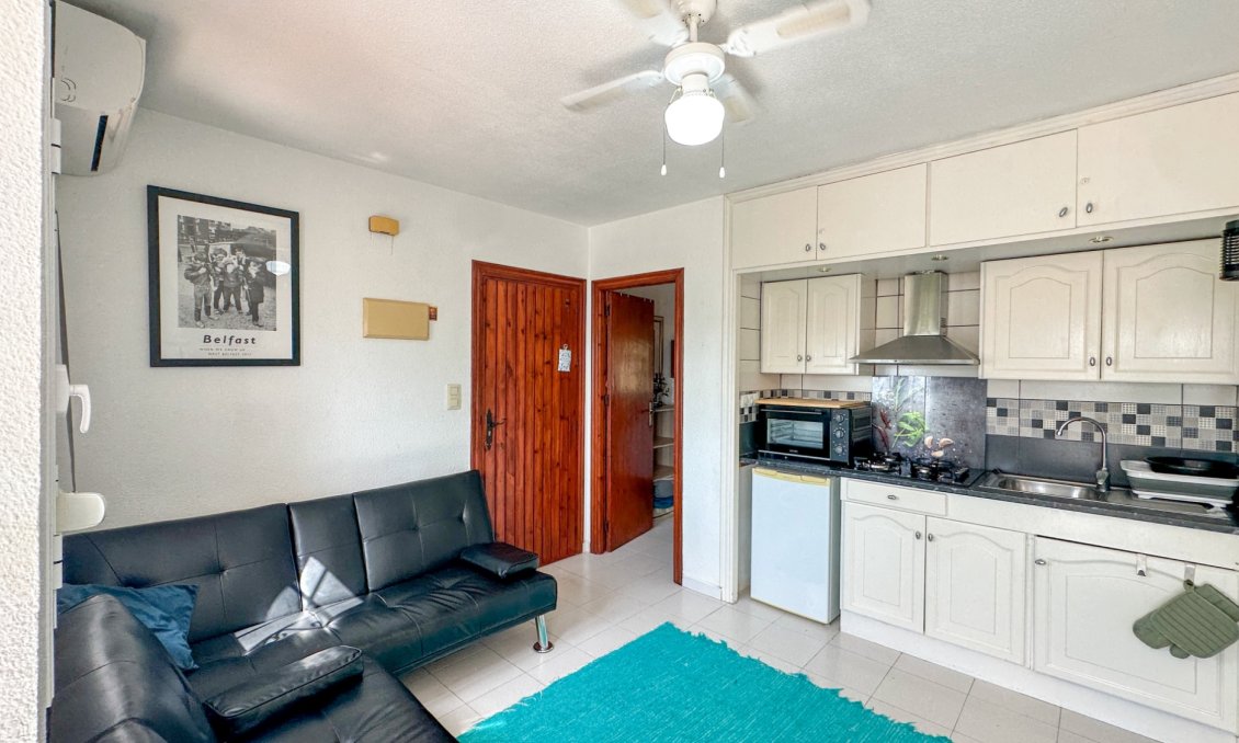 Resale - Bungalow -
San Miguel de Salinas - Inland