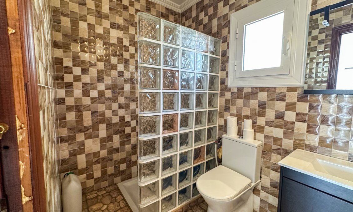 Resale - Bungalow -
San Miguel de Salinas - Inland