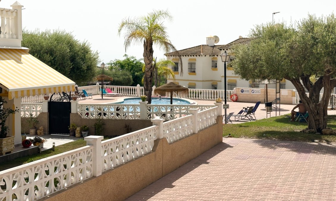 Resale - Bungalow -
San Miguel de Salinas - Inland