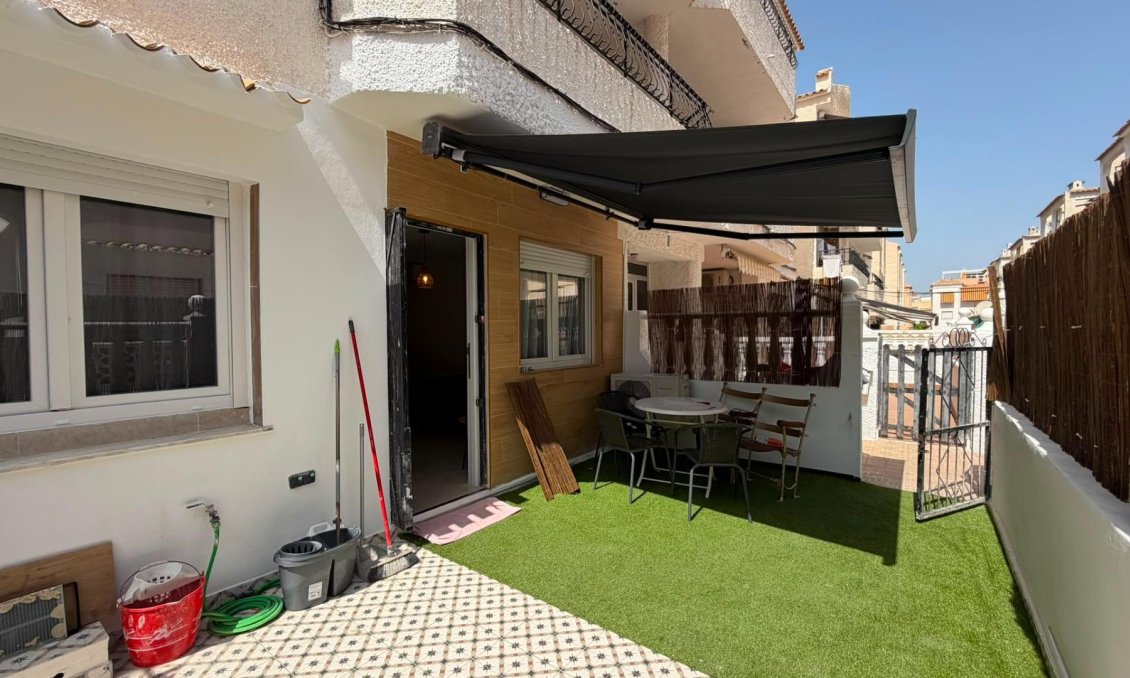 Resale - Bungalow -
Torrevieja - La Veleta