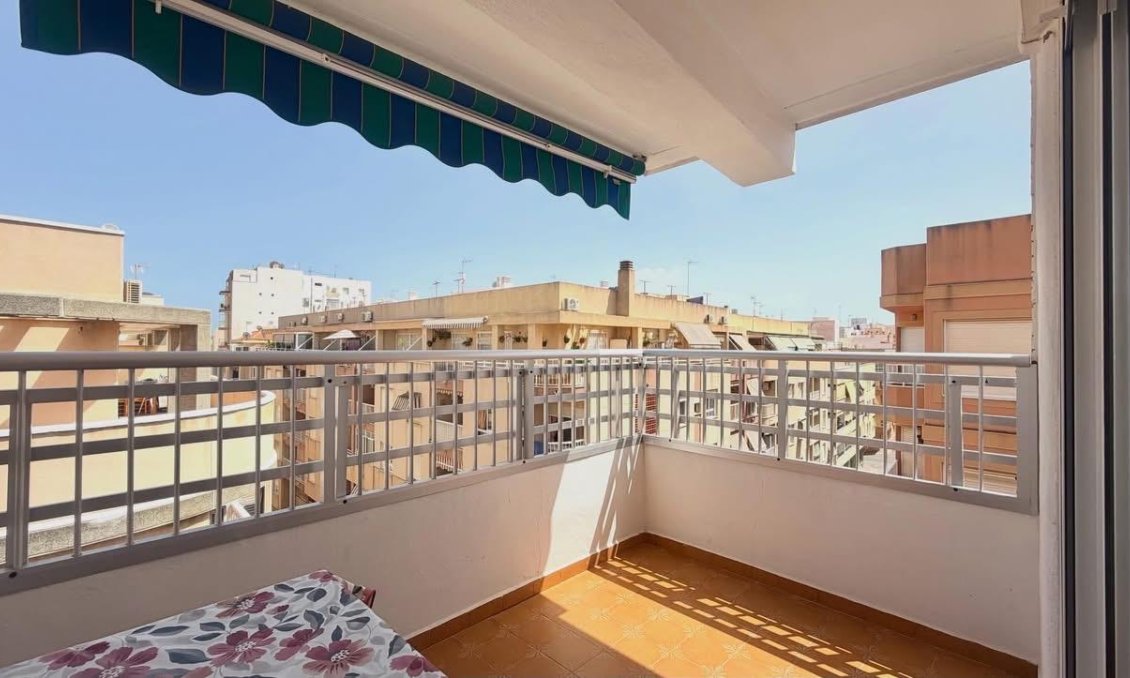 Használt Ingatlanok - Tetőtéri lakás -
Torrevieja - Habaneras