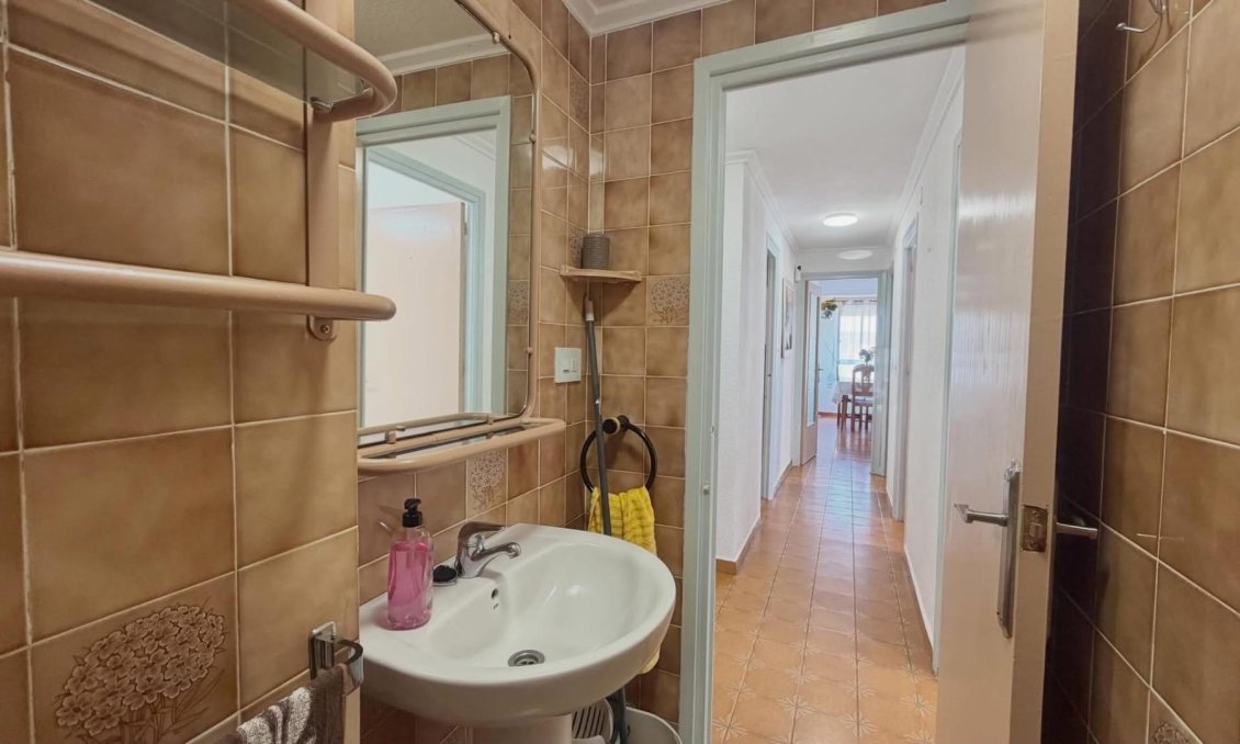 Használt Ingatlanok - Tetőtéri lakás -
Torrevieja - Habaneras