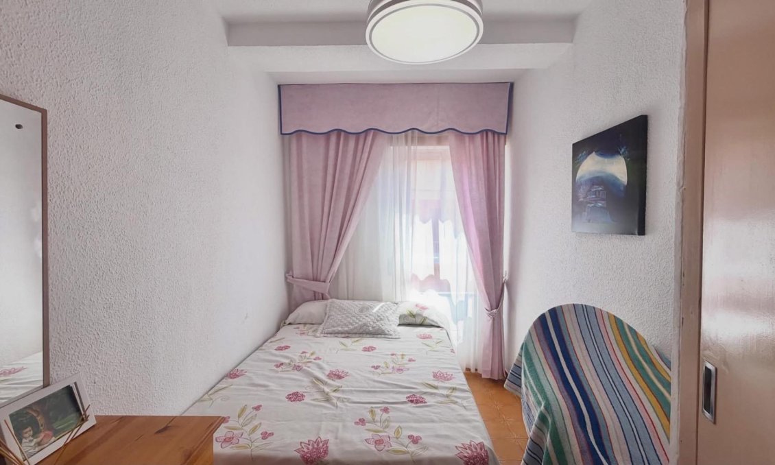Használt Ingatlanok - Tetőtéri lakás -
Torrevieja - Habaneras