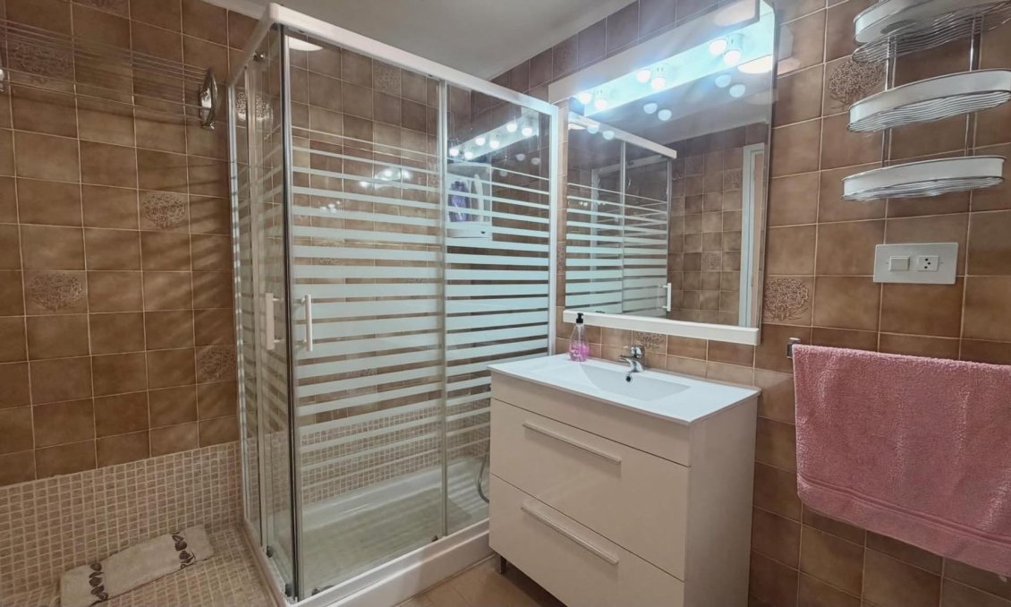 Használt Ingatlanok - Tetőtéri lakás -
Torrevieja - Habaneras