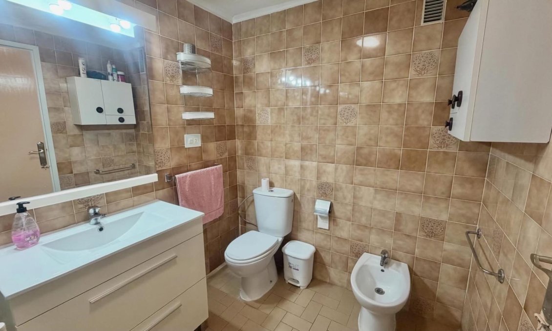 Használt Ingatlanok - Tetőtéri lakás -
Torrevieja - Habaneras