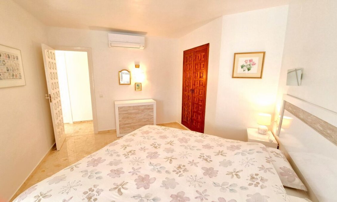 Használt Ingatlanok - Sorház -
Moraira - Costa Blanca