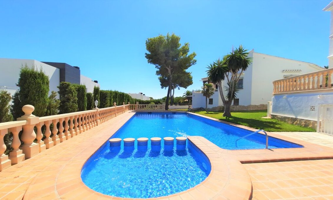 Használt Ingatlanok - Sorház -
Moraira - Costa Blanca