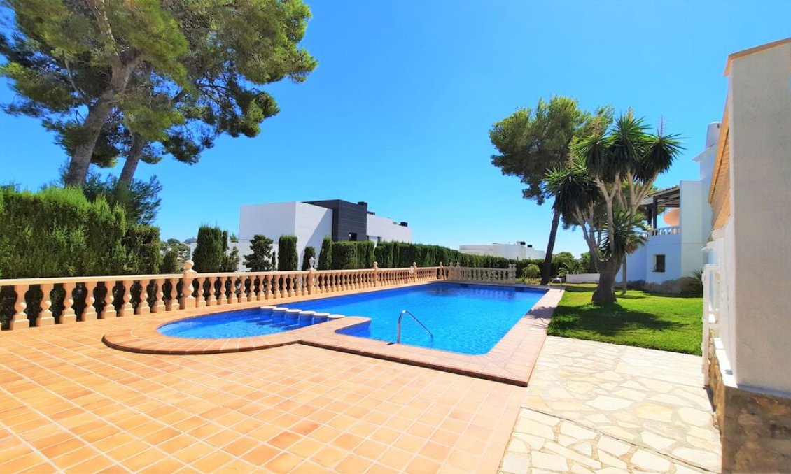 Használt Ingatlanok - Sorház -
Moraira - Costa Blanca