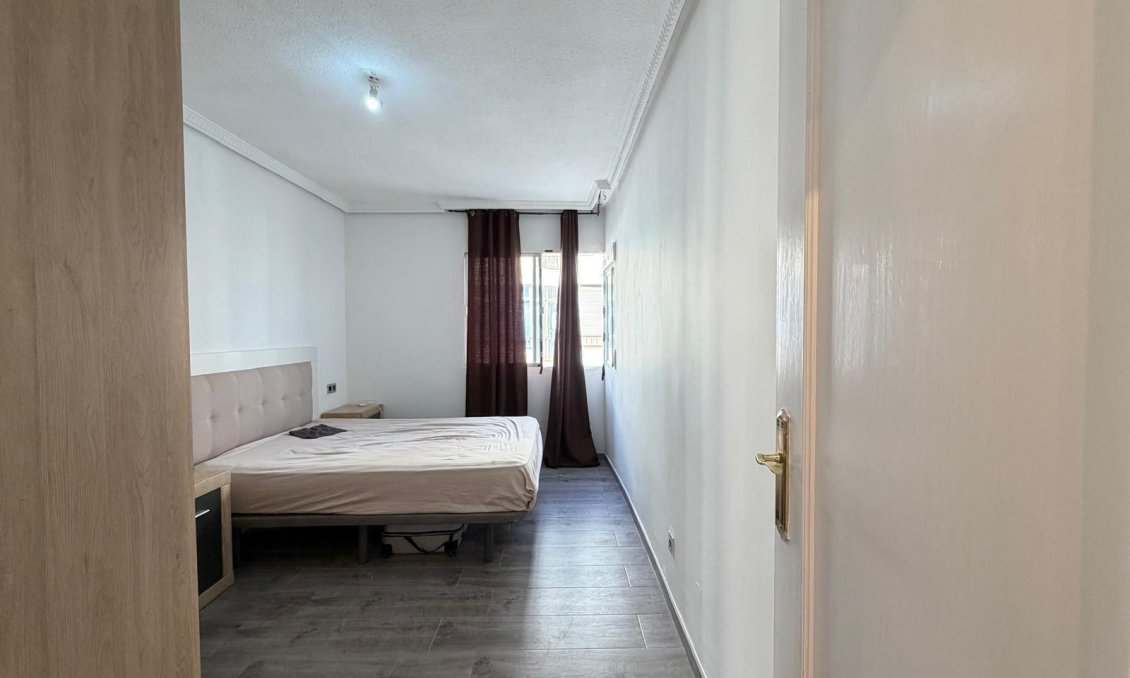 Használt Ingatlanok - Apartman -
Torrevieja - Playa del Cura