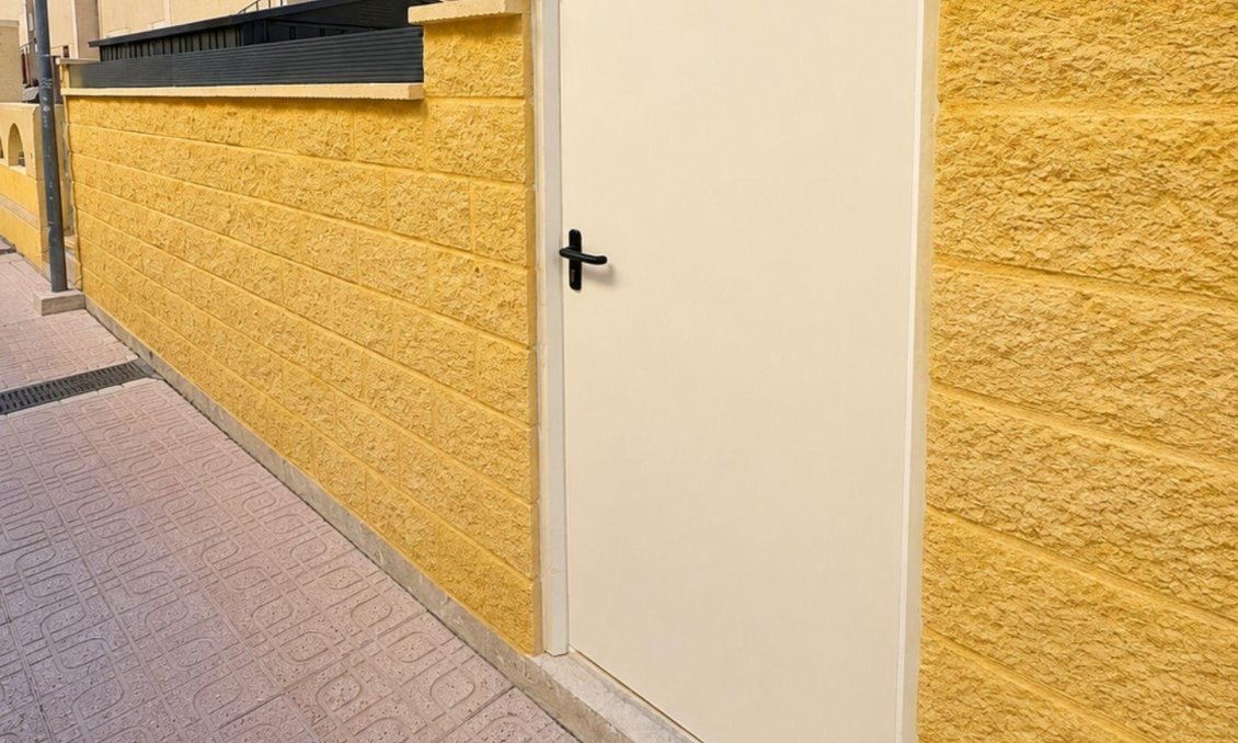 Használt Ingatlanok - Bungaló -
Torrevieja - Carrefour