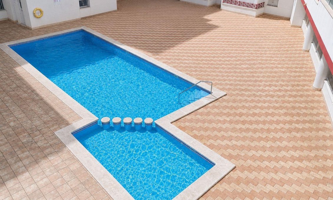 Segunda mano - Apartamento -
Torrevieja - Centro