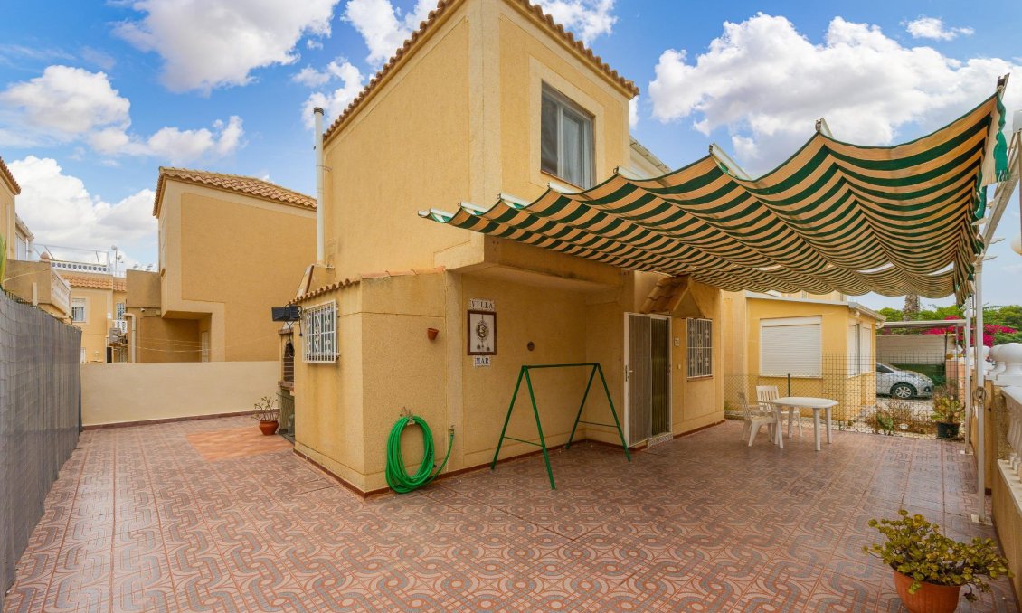 Használt Ingatlanok - Villa -
Torrevieja - El Limonar