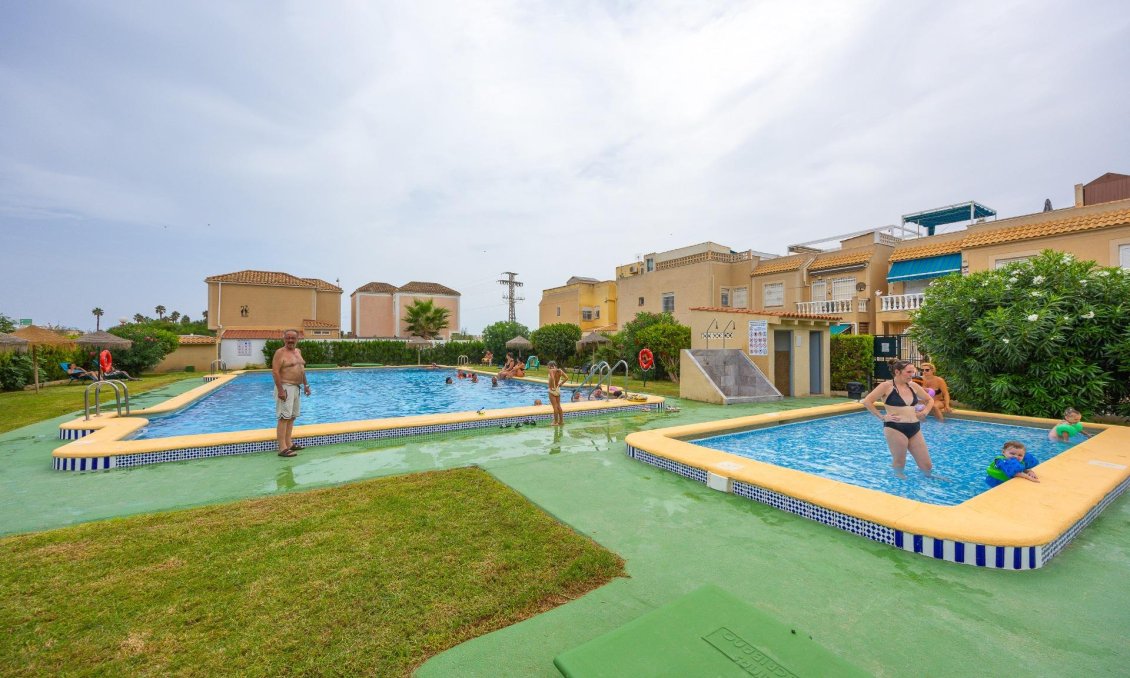 Használt Ingatlanok - Villa -
Torrevieja - El Limonar