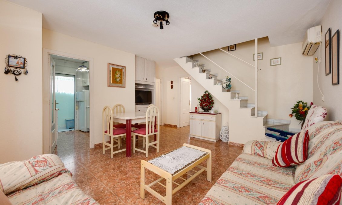 Használt Ingatlanok - Villa -
Torrevieja - El Limonar