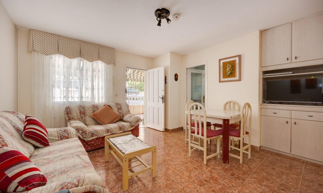 Használt Ingatlanok - Villa -
Torrevieja - El Limonar