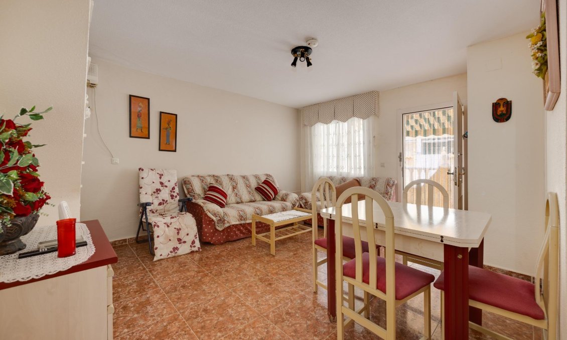 Használt Ingatlanok - Villa -
Torrevieja - El Limonar