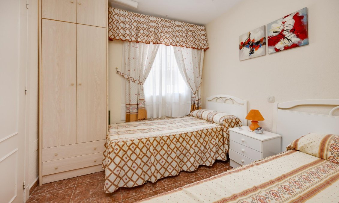 Használt Ingatlanok - Villa -
Torrevieja - El Limonar