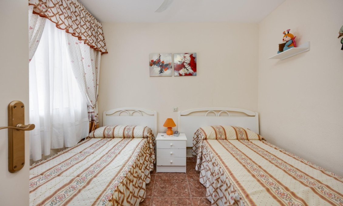 Használt Ingatlanok - Villa -
Torrevieja - El Limonar
