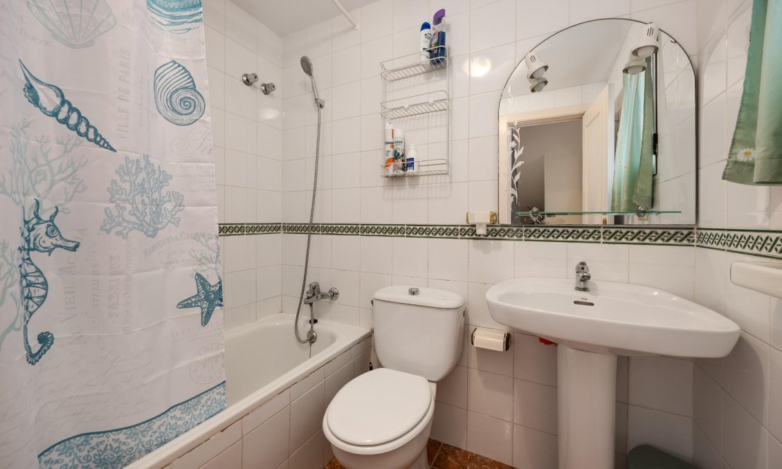 Használt Ingatlanok - Villa -
Torrevieja - El Limonar