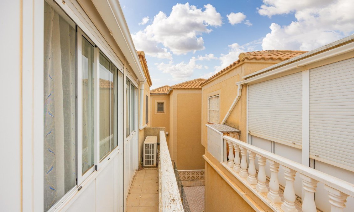 Használt Ingatlanok - Villa -
Torrevieja - El Limonar