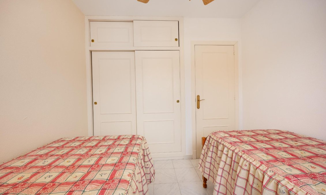 Használt Ingatlanok - Villa -
Torrevieja - El Limonar