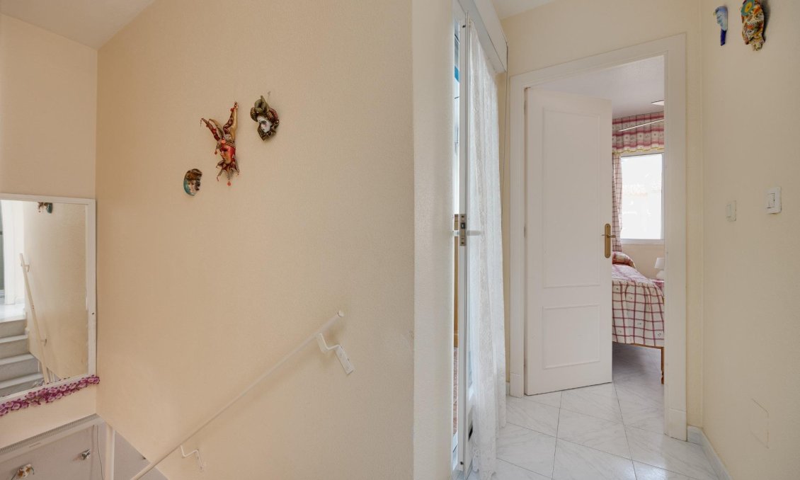 Használt Ingatlanok - Villa -
Torrevieja - El Limonar