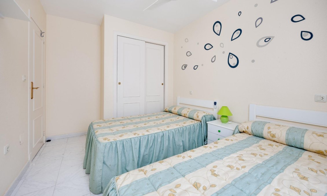 Használt Ingatlanok - Villa -
Torrevieja - El Limonar