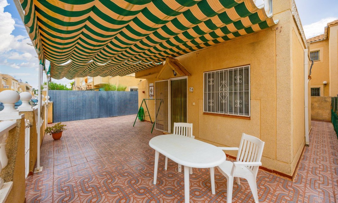 Használt Ingatlanok - Villa -
Torrevieja - El Limonar