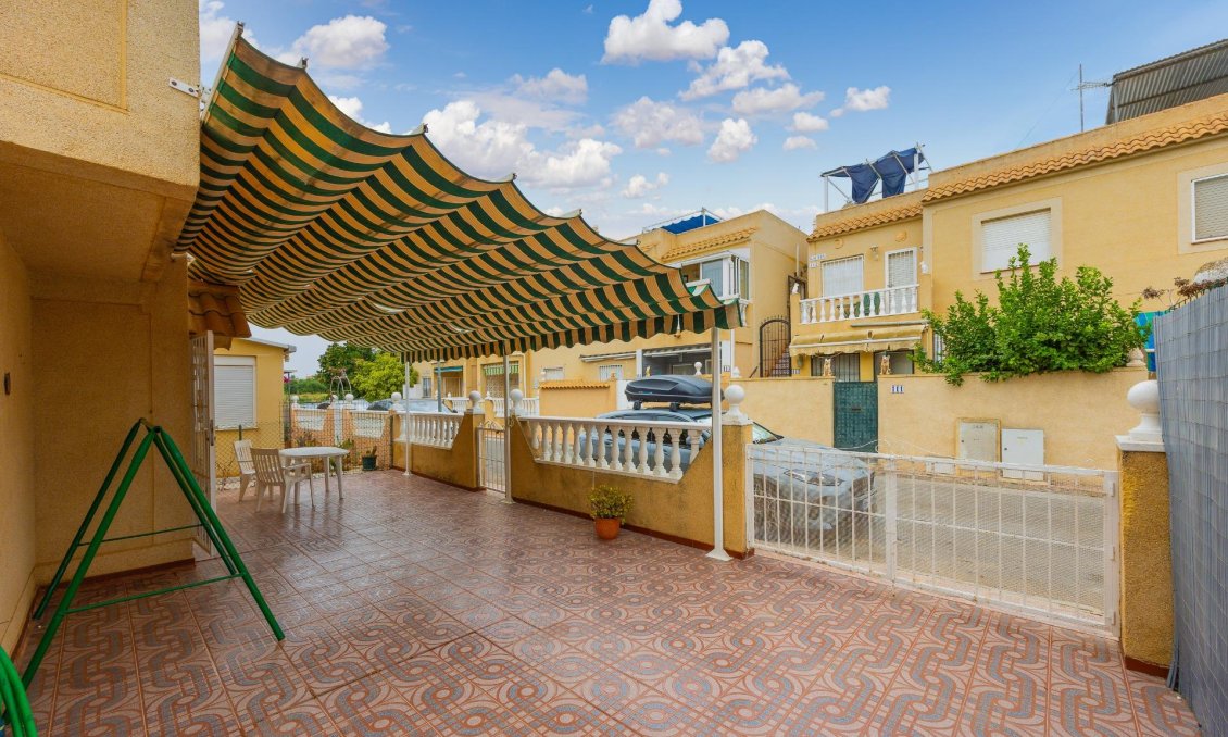 Használt Ingatlanok - Villa -
Torrevieja - El Limonar