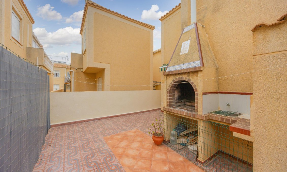 Használt Ingatlanok - Villa -
Torrevieja - El Limonar