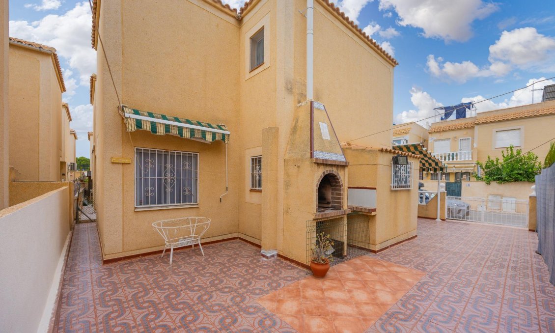 Használt Ingatlanok - Villa -
Torrevieja - El Limonar