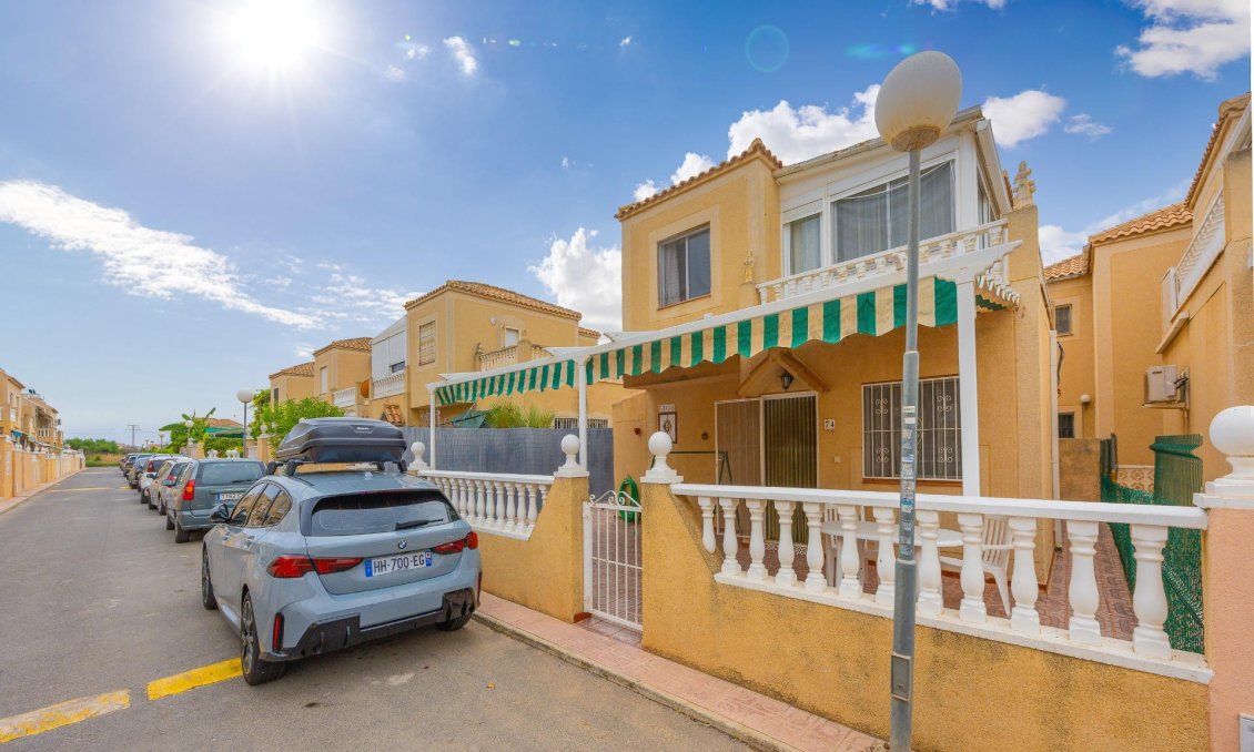 Használt Ingatlanok - Villa -
Torrevieja - El Limonar