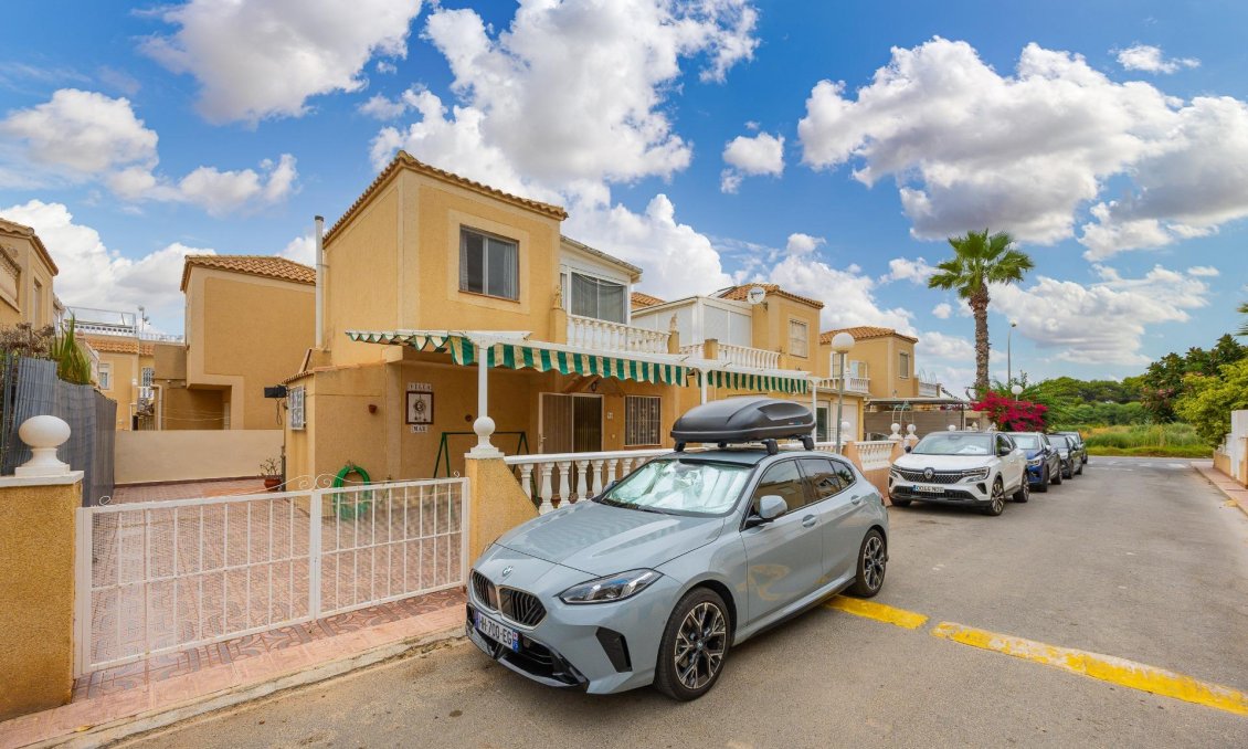 Használt Ingatlanok - Villa -
Torrevieja - El Limonar