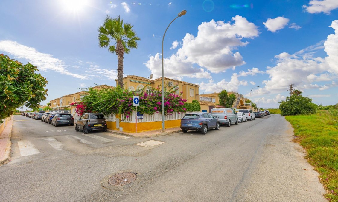 Használt Ingatlanok - Villa -
Torrevieja - El Limonar