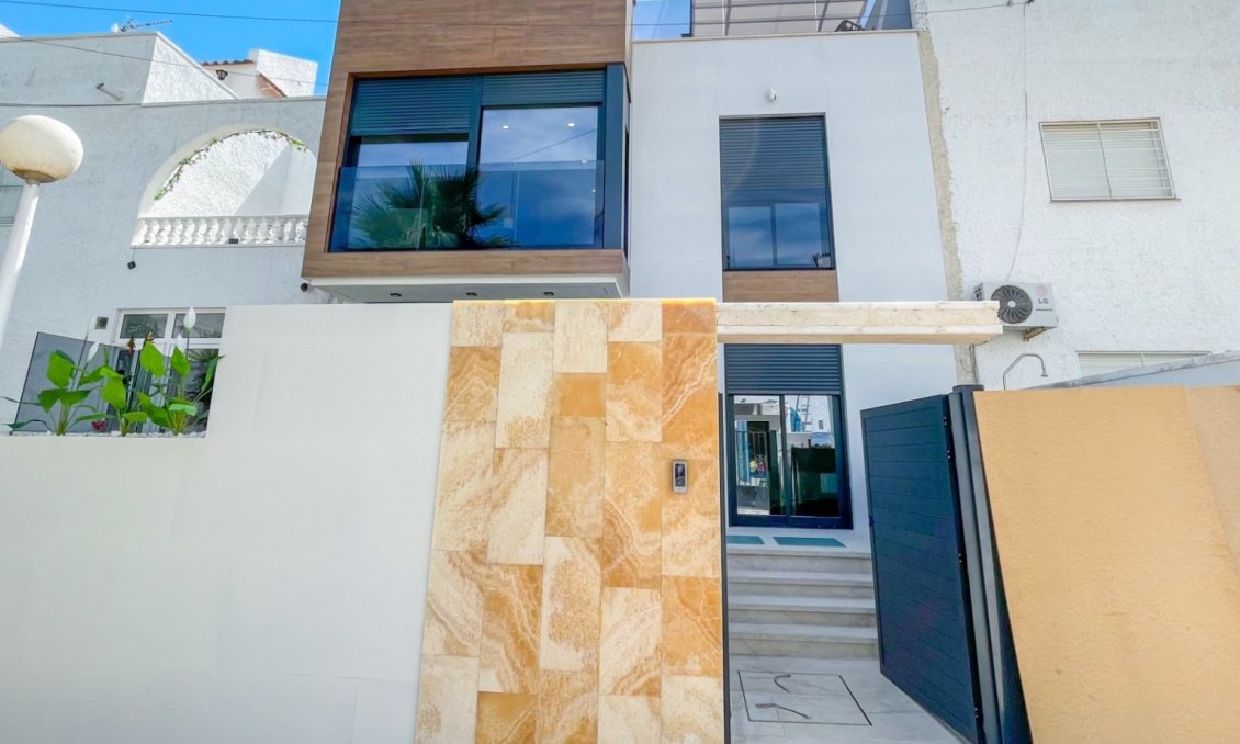 Használt Ingatlanok - Sorház -
Torrevieja - Costa Blanca