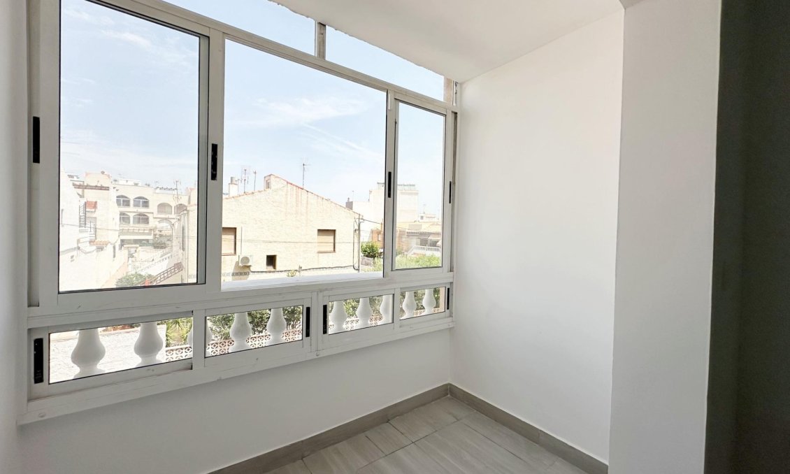 Resale - Apartment -
Torrevieja - Centro